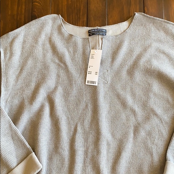 Urban Outfitters loose fit crop sweater NWT - Picture 3 of 7